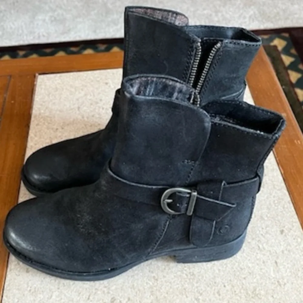 Born Women's Black Leather Ankle Boots Size 6  Excellent LIKE NEW Condition